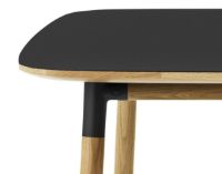 Bild von Normann Copenhagen Form Esstisch 120x120cm - Schwarz/Eiche