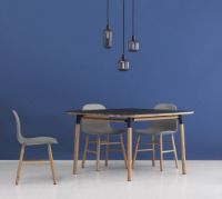 Bild von Normann Copenhagen Form Esstisch 120x120cm - Schwarz/Eiche