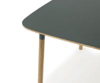 Bild von Normann Copenhagen Form Esstisch 120x120cm - Grün/Eiche