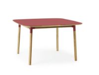 Bild von Normann Copenhagen Form Esstisch 120x120cm - Rot/Eiche