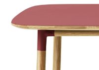 Bild von Normann Copenhagen Form Esstisch 95x200cm - Rot/Eiche