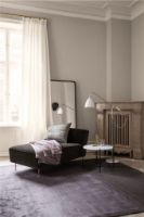 Bild von GUBI TS Couchtisch Ø:55 cm, schwarze Basis – weiße Marmorplatte