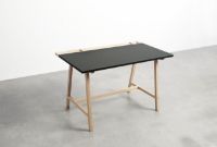 Bild von Andersen Furniture D1 Arbeitstisch 70x125 cm – Eiche/Anthrazitgrau mit schwarzer Kante