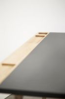Bild von Andersen Furniture D1 Arbeitstisch 70x125 cm – Eiche/Anthrazitgrau mit schwarzer Kante