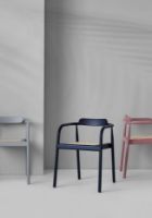 Bild von Please Wait To Be Seated Ahm Stuhl SH: 46,5 cm – Marineblau/Rohrgeflecht