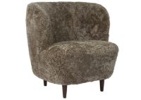 Bild von GUBI Stay Lounge Chair Vollgepolstert SH: 40 cm - Sahara/Räuchereiche