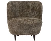 Bild von GUBI Stay Lounge Chair Vollgepolstert SH: 40 cm - Sahara/Räuchereiche