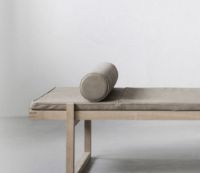 Bild von Kristina Dam Studio Minimal Daybed Kissen L: 70 cm – Graubraun