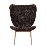 Bild von NORR11 Elephant Lounge Chair Schaffell SH: 38 cm – Eiche natur/Espresso