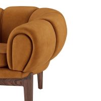 Bild von GUBI Croissant Sofa SH: 46 cm - Walnuss / Sämischleder