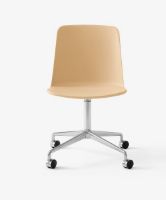 Bild von &Tradition HW21 Rely Chair SH: 46 cm – Beige Sand/Poliertes Aluminiumgestell