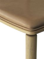 Bild von Vipp 481 Cabin Chair SH: 45,5 cm – Helle Eiche mit Sandleder