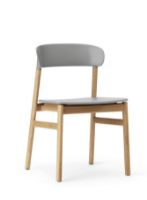 Bild von Normann Copenhagen Herit Stuhl SH: 45 cm – Gestell Eiche / Grau