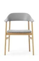 Bild von Normann Copenhagen Herit Sessel Polsterung SH: 45 cm – Gestell Eiche/Synergy Grey