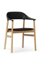 Bild von Normann Copenhagen Herit Sessel Polsterung SH: 45 cm – Gestell Eiche/Synergy Black