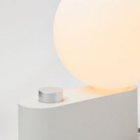 Bild von Tala Alumina Tisch-/Wandleuchte mit Sphere IV Glühbirne EU H: 24 cm – Kreide OUTLET