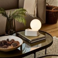 Bild von Tala Alumina Tisch-/Wandleuchte mit Sphere IV Glühbirne EU H: 24 cm – Kreide OUTLET