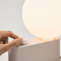 Bild von Tala Alumina Tisch-/Wandleuchte mit Sphere IV Glühbirne EU H: 24 cm – Blüte OUTLET