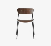 Bild von &Tradition Pavilion Chair AV1 SH: 46 cm – Walnuss lackiert/Schwarz