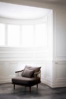 Bild von &Tradition Fly SC1 Lounge Chair SH: 40 cm – Weiß geölte Eiche/Beige Hot Madison 074