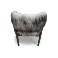 Bild von Sibast Furniture No 7 Lounge Chair Vollgepolstert SH: 35 cm – Eiche dunkel geölt / langes Schaffell