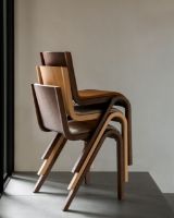 Bild von Audo Copenhagen Ready Dining Chair Sitz gepolstert SH: 48 cm – Rot gebeizte Eiche/Bouclé 02