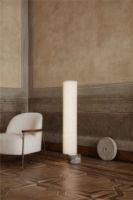 Bild von GUBI Unbound Gulvlampe H: 120 cm Large - White Linnen/Grey Marble 