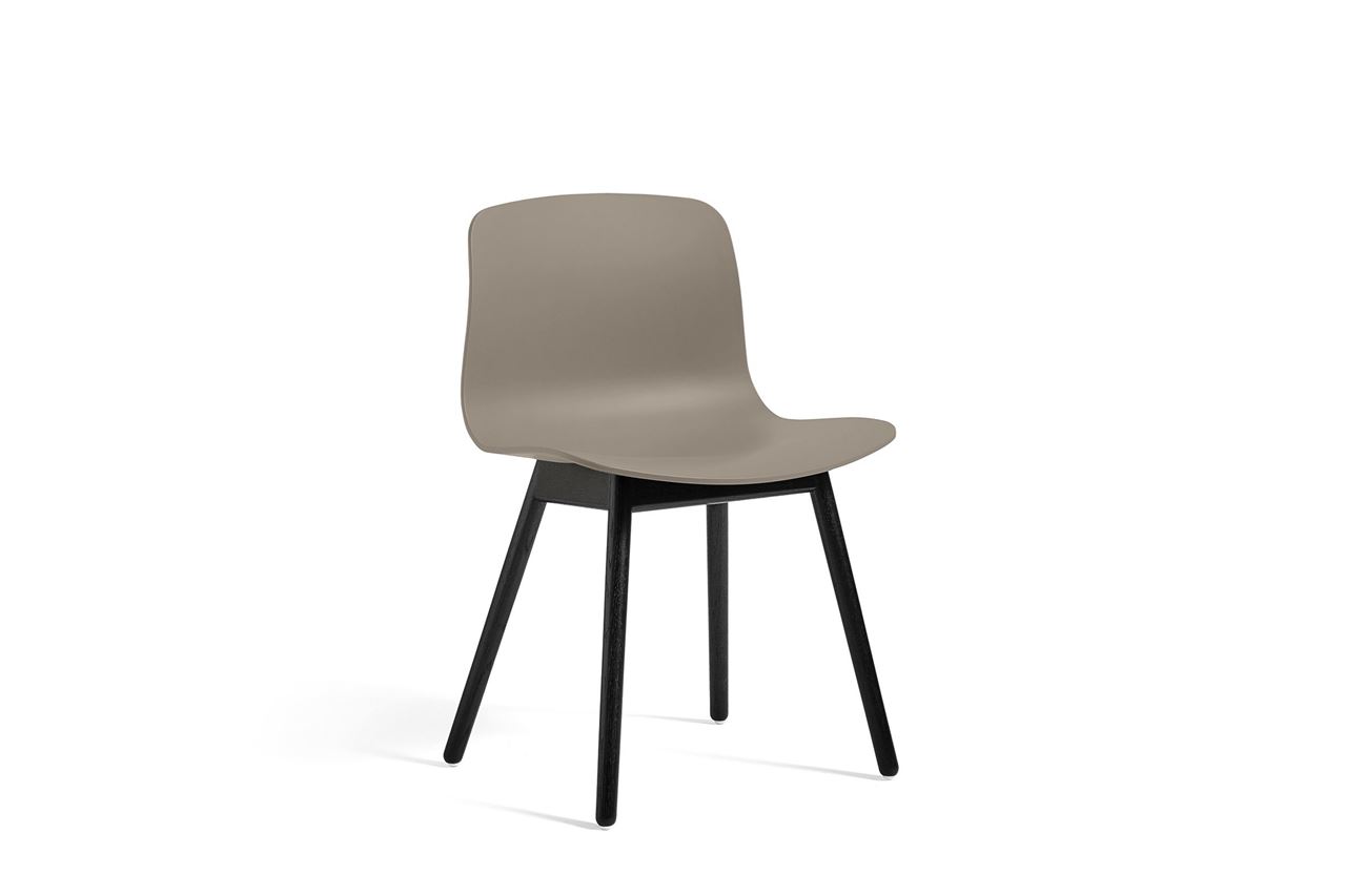 Bild von HAY AAC 12 About A Chair SH: 46 – Schwarz lackierte massive Eiche/Khaki