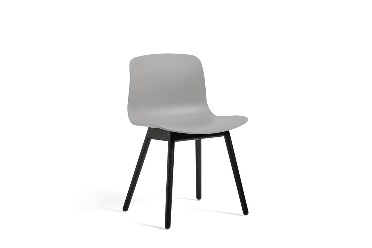Bild von HAY AAC 12 About A Chair SH: 46 – Schwarz lackierte massive Eiche/Betongrau