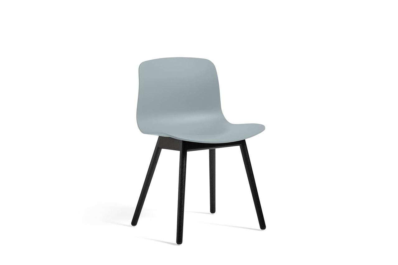 Bild von HAY AAC 12 About A Chair SH: 46 – Schwarz lackierte massive Eiche/Staubblau