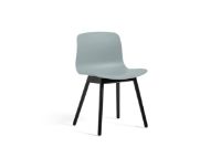 Bild von HAY AAC 12 About A Chair SH: 46 – Schwarz lackierte massive Eiche/Staubblau