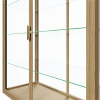 Bild von GUBI Private Vitrine H: 191 cm – Hell gebeizte Eiche/Transparentes Glas