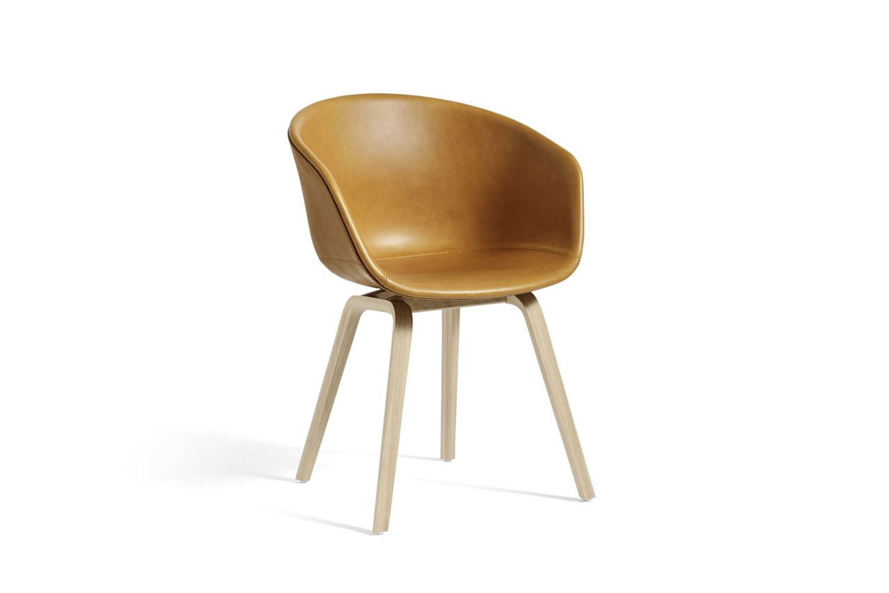 Bild von HAY AAC 23 About A Chair SH: 46 cm – Lackiertes Eichenfurnier/Sense Cognac