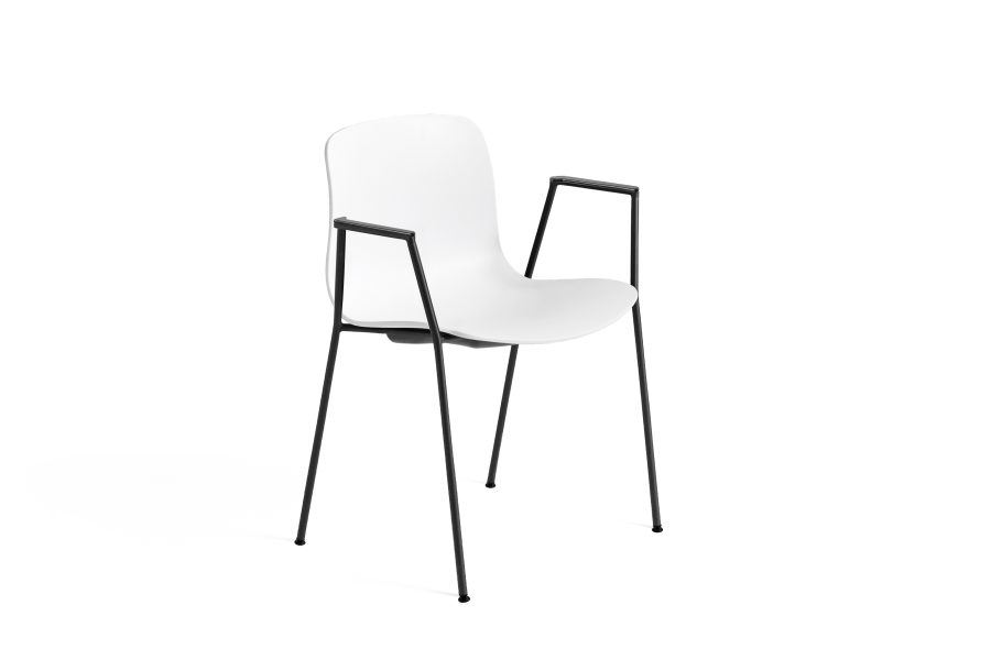 Bild von HAY AAC 18 About A Chair SH: 46 cm – Schwarz pulverbeschichteter Stahl/Schwarz