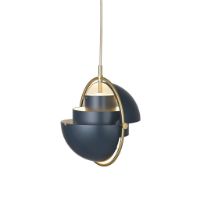 Bild von GUBI Multi-Lite Pendelleuchte Klein Ø: 25,5 cm Messingsockel – Farbton Mitternachtsblau