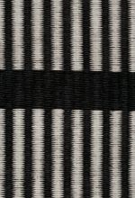 Bild von Woodnotes Cut Stripe Teppich mit genähten Kanten 80x200 cm - Schwarz/Stein