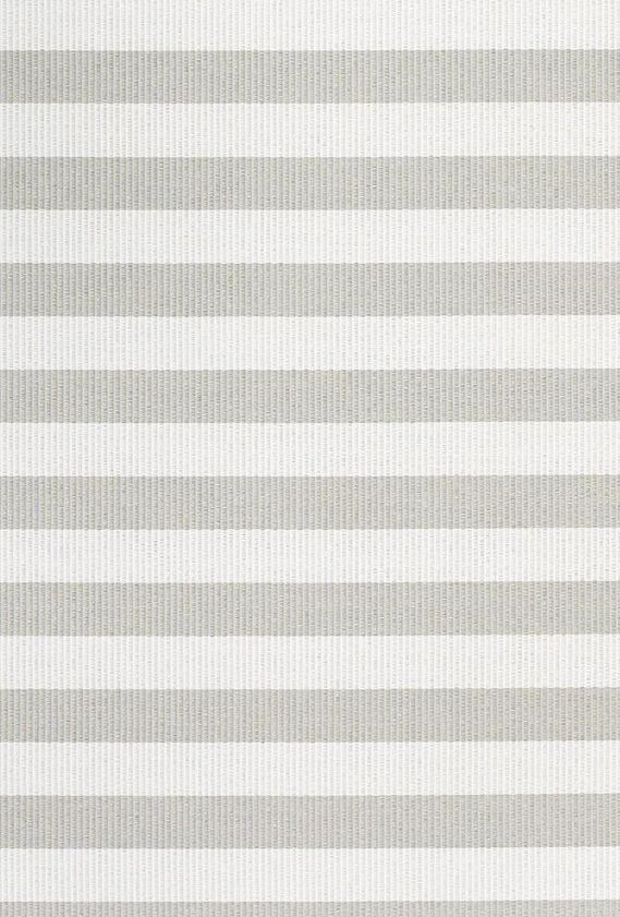 Bild von Woodnotes Big Stripe Teppich mit genähten Kanten 140 x 200 cm – Stein/Weiß