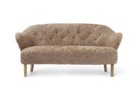 Bild von Audo Copenhagen Ingeborg 2,5 Pers. Sofa L: 160 cm - Schaffell Sahara/Eg