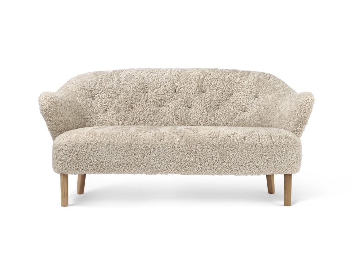 Bild von Audo Copenhagen Ingeborg 2,5 Pers. Sofa L: 160 cm - Schaffell Moonlight/Eg