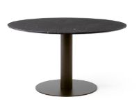 Bild von &Tradition In Between SK20 Esstisch Ø: 150 cm – Nero Marquina Marmor/Bronziert