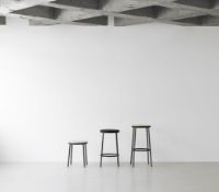 Bild von Normann Copenhagen Circa Barhocker H: 75 cm – Schwarzes Aluminium