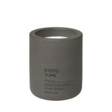 Bild von Blomus Fraga Duftkerze L Ø: 9 cm - Kyoto Yume/Tarmac