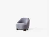 Bild von &Tradition Margas Lounge Chair LC1 SH: 42 cm – Gentle 133/Walnuss