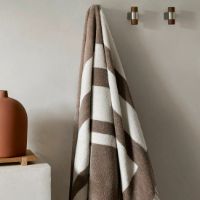 Bild von Kristina Dam Studio Minimal Handtuch Baumwolle 70x140 cm - Beige/Gebrochenes Weiß
