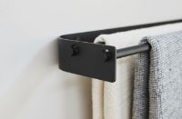 Bild von Form & Refine Arc Handtuchhalter Doppel L: 62 cm – Schwarzer Stahl OUTLET
