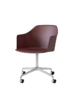Bild von &Tradition Rely HW48 Sessel SH: 45,5 cm – Rotbraun/Poliertes Aluminium