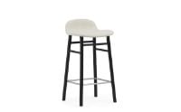 Bild von Normann Copenhagen Form Barhocker SH: 65 cm – Upminster Sand/Schwarze Eiche