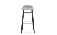 Bild von Normann Copenhagen Form Barhocker SH: 75 cm – Partner Grau/Schwarze Eiche