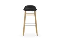 Bild von Normann Copenhagen Form Barhocker SH: 75 cm – Schwarzes Leder/Eiche