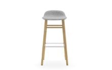 Bild von Normann Copenhagen Form Barhocker SH: 75 cm – Partner Grau/Eiche